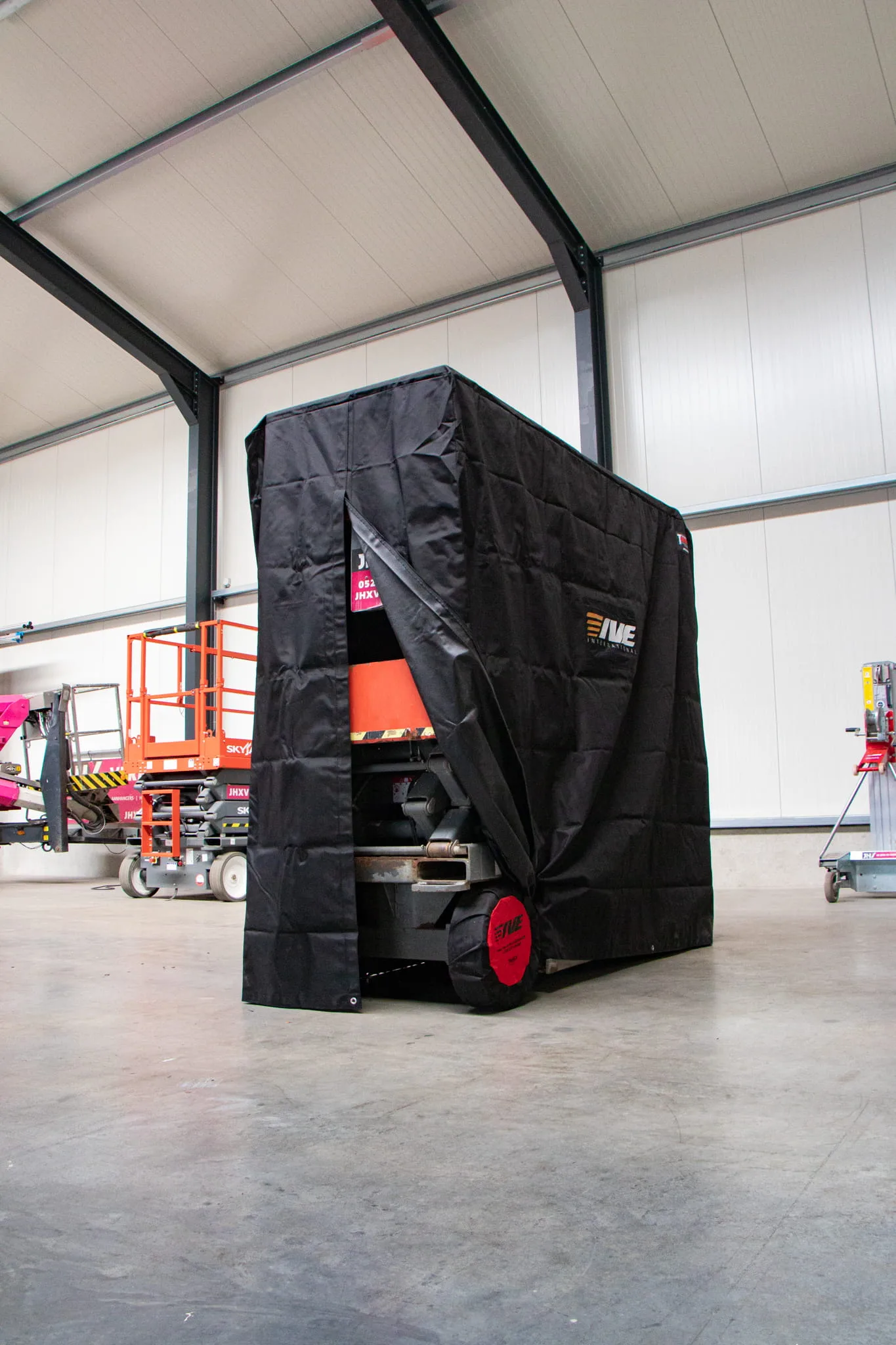 AerialJackets – protective covers for aerial work platforms
